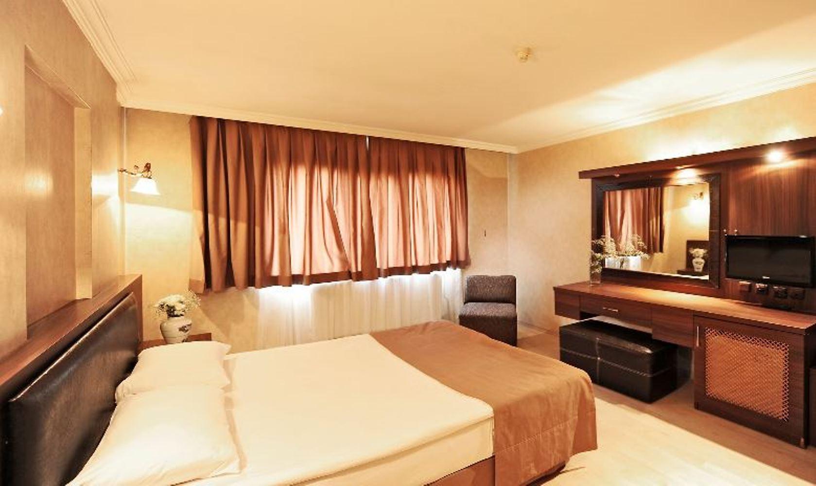 Uestuen Hotel Alsancak Izmir Zewnętrze zdjęcie