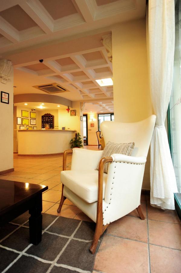 Uestuen Hotel Alsancak Izmir Zewnętrze zdjęcie