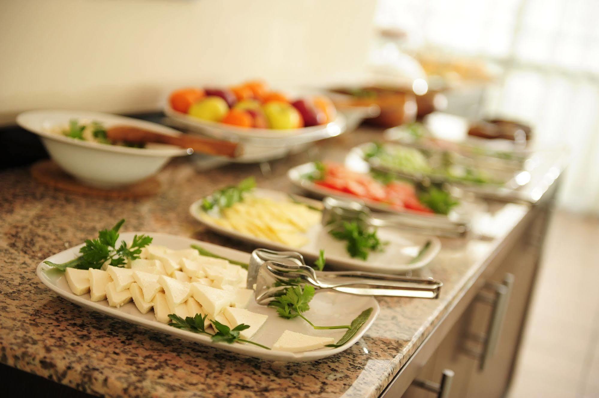 Uestuen Hotel Alsancak Izmir Zewnętrze zdjęcie
