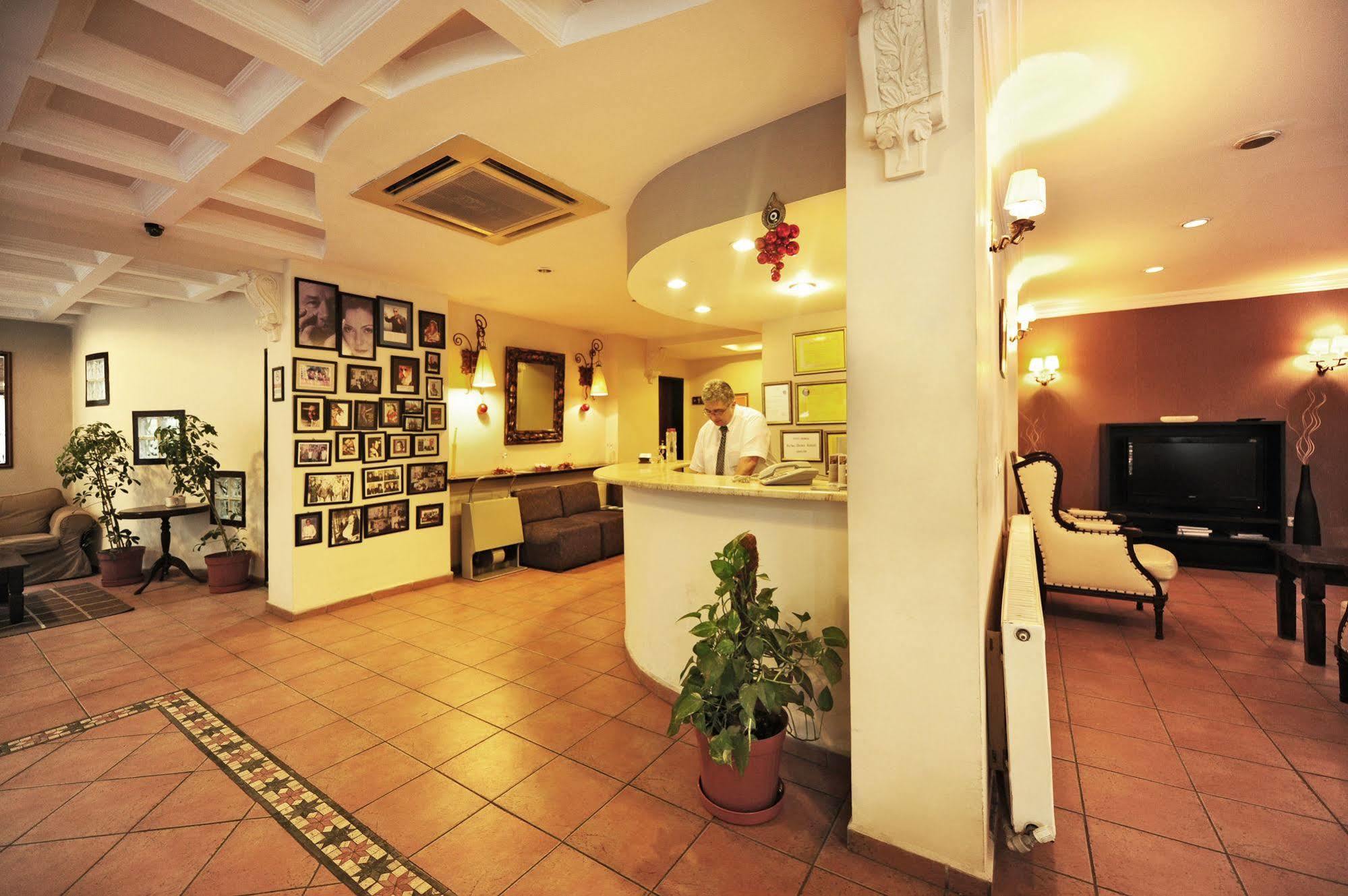 Uestuen Hotel Alsancak Izmir Zewnętrze zdjęcie