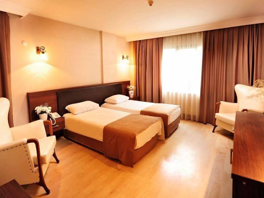 Uestuen Hotel Alsancak Izmir Zewnętrze zdjęcie